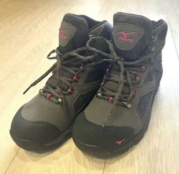 새상품급 MIZUNO 미즈노 24cm 여성용 트레킹 슈즈 등산