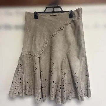 무릎 기장 스커트