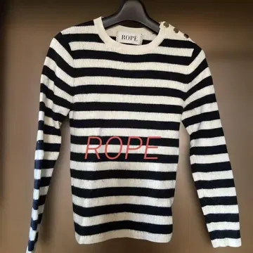 ROPE 버튼 스트라이프 스웨터