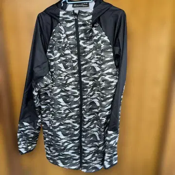 Under Armour 카모 패턴 나일론 자켓 XL