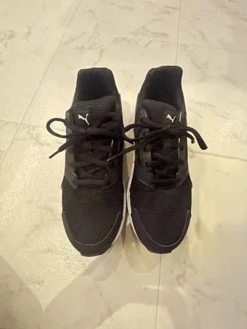 PUMA 블랙 스니커즈 24.5cm