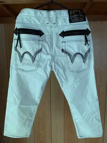 미사용 에드윈 7부 기장 화이트 팬츠