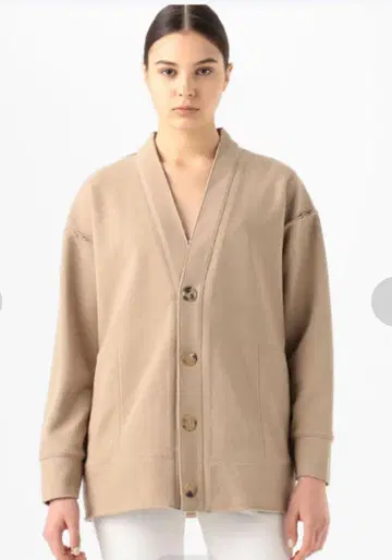 새상품급 투모로우랜드 맥피 V넥 가디건 베이지