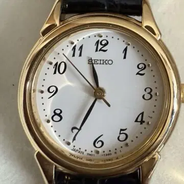 미사용 SEIKO 쿼츠 일본제 손목시계