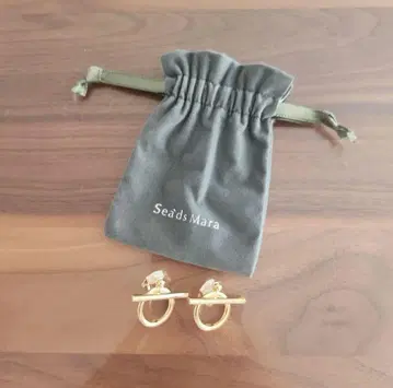 Sea's Mara Mantel 모티브 이어링 골드