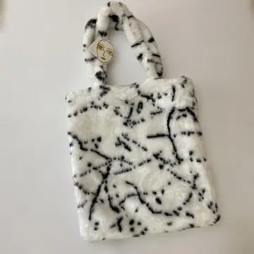 ikumi 토트백 화이트 블랙