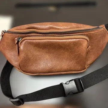 Bershka 브라운 바디백