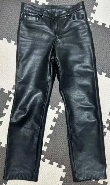 블랙 가죽 팬츠