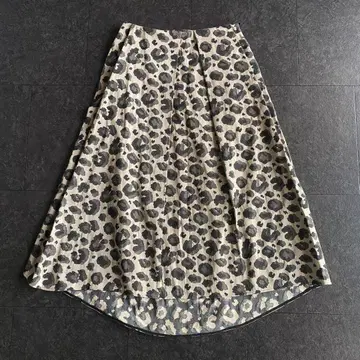 새상품급 데미룩스 빔즈 정가 2.6만 레오파드 턱 플레어 스커트 일본제