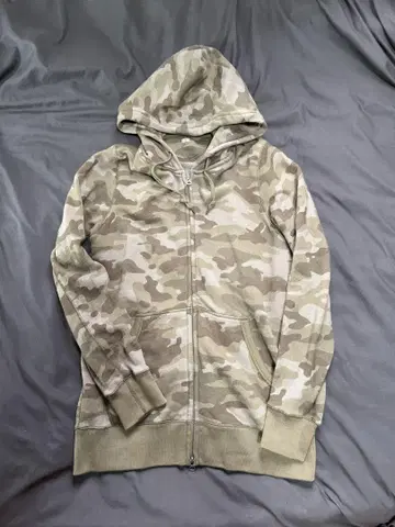 unqlo 00s camo zip hoodie