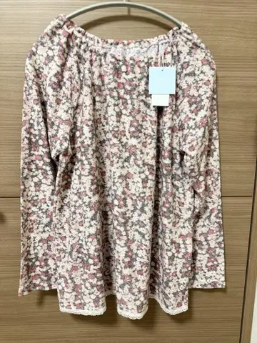 택 포함 새상품 키드 블루 룸웨어 꽃무늬 상의