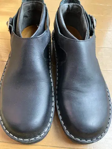 NAOT 블랙 가죽 신발 마르타