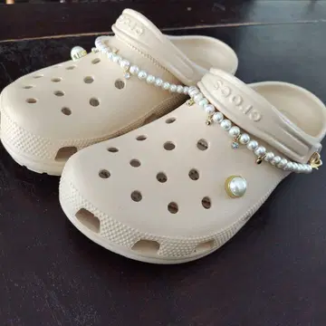 Crocs 베이지 클로그 샌들 사이즈 M8 W10