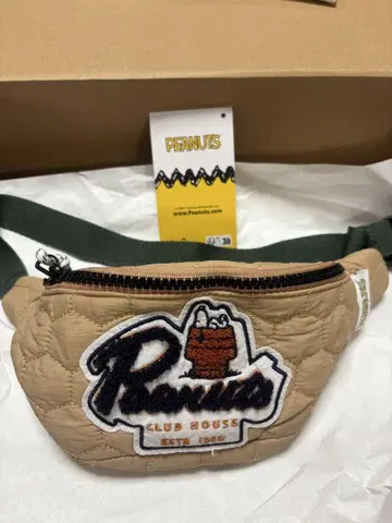 ZARA PEANUTS 자수 로고 바디백