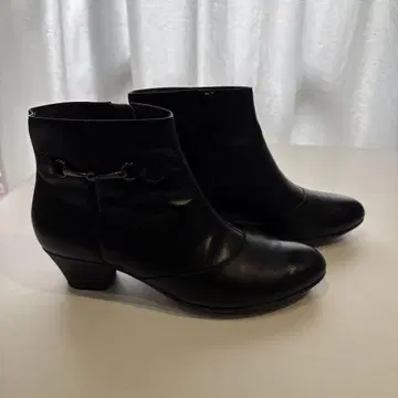블랙 가죽 힐 부츠