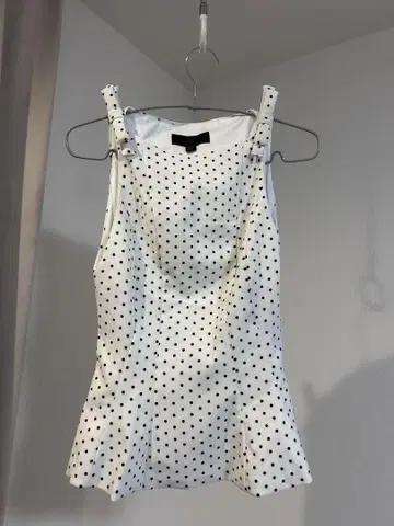 ZARA 화이트 도트 무늬 슬리브리스 블라우스 XS