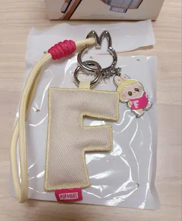 정품 PIN FOR LOVE 러브브 알파벳 참 [ F ]