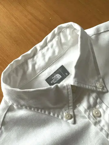 THE NORTH FACE 화이트 버튼 다운 셔츠 S