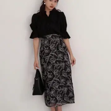 프로포션 바디 드레싱 플라워 오간 자수 타이트 스커트