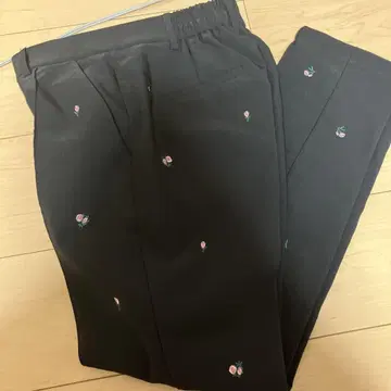 fitmore 새상품급 꽃무늬 자수 블랙 캐주얼 팬츠 M 사이즈