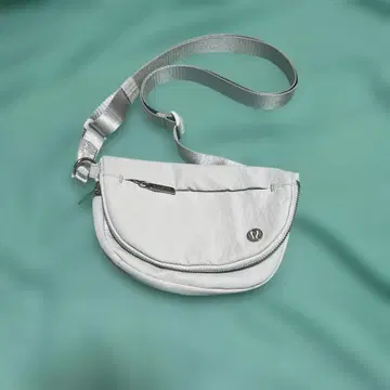 새상품급 Lululemon 라이트 그레이 숄더백