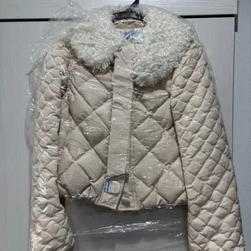 에핀 퍼 리본 퀼팅 쇼트 다운 코트