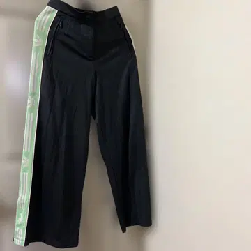 adidas 와이드 팬츠 스트라이프 디자인