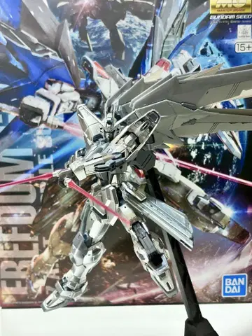 MG 프리덤 건담 Ver.2.0 실버 코팅