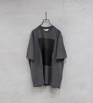 스틸 바이 핸드 그래픽 반팔 T셔츠 greeje 레미 레리프