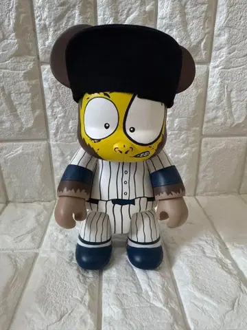 Qee 이블 에이프 NYC 에디션 베이스볼 피규어