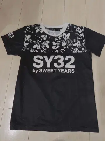 SY32 스위트 이어즈 프린트T 블랙 사이즈S