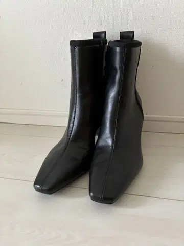 미사용 새상품 ZARA 숏부츠 37