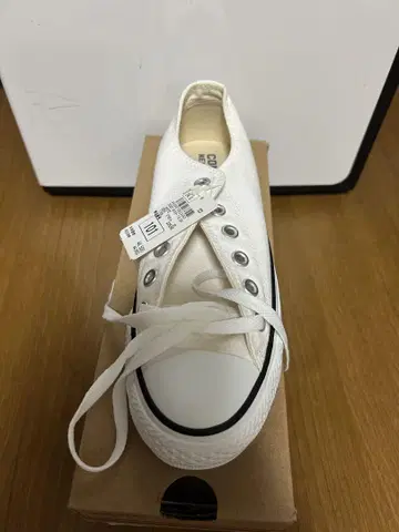 화이트 캔버스 로우컷 스니커즈