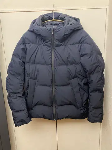 새상품급 UNIQLO 심리스 다운 후드티 (3D 컷) 네이비 M
