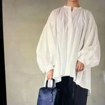 미즈이로 인드 핀턱 퍼프 슬리브 셔츠