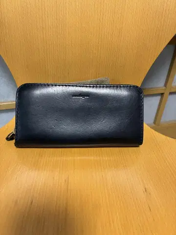 블랙 가죽 장지갑
