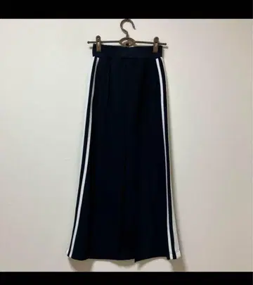 네이비 스커트 슬릿 포함