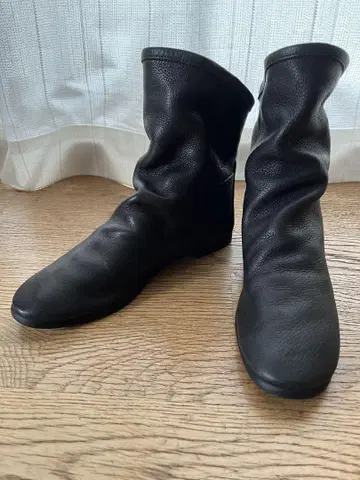 SAYA 가죽 블랙 슬립온 부츠