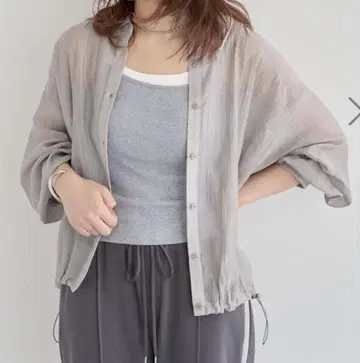 밑단 드로스트 시어 셔츠
