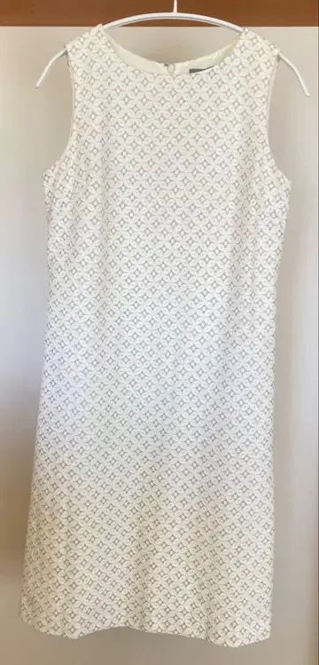 Theory luxe size 38 화이트 슬리브리스 무릎 기장 원피스