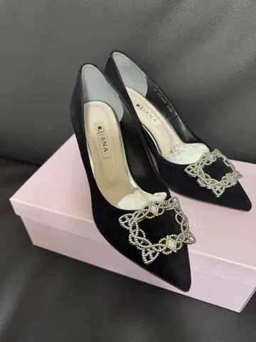 새상품 DIANA 블랙 스웨이드 비쥬 장식 펌프스 7cm 23.5