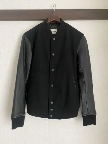 올 블랙 양가죽 바시티 자켓 몽키타임 유나이티드 애로우즈