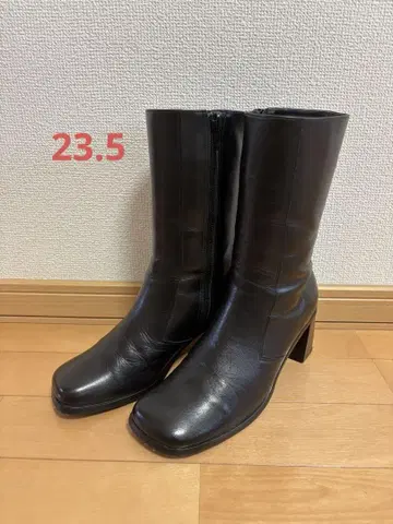 블랙 가죽 부츠 지퍼 달린 중간 힐