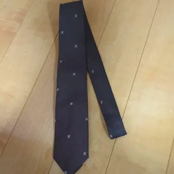 마가렛호웰 브라운 계열 넥타이