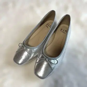 [ 새상품급 ] Fin 핀 스퀘어토 발레 슈즈 실버 24cm