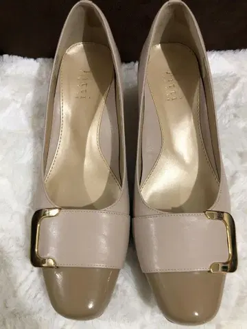 Pitti FEMININE 베이지 토캡 하이힐 22.5 EE