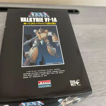 마크로스 발키리 VF-1A 1/100 프라모델