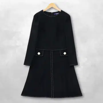 엠즈 그레이시 꽃 버튼 스티치 사용 멜톤 원피스