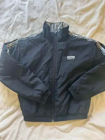 ADIDAS ORIGINALS 트레포일 로고 올 패턴 리버서블 자켓 XS