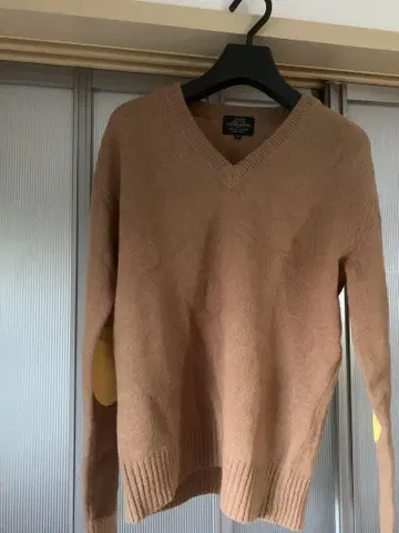 새상품 UNITED ARROWS V넥 스웨터 M 브라운 엘보 배치 포함